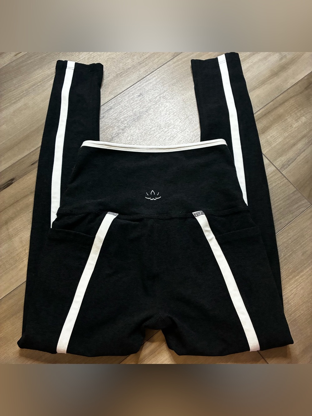 Beyond Yoga Black Leggings with White Side Stripes size XS